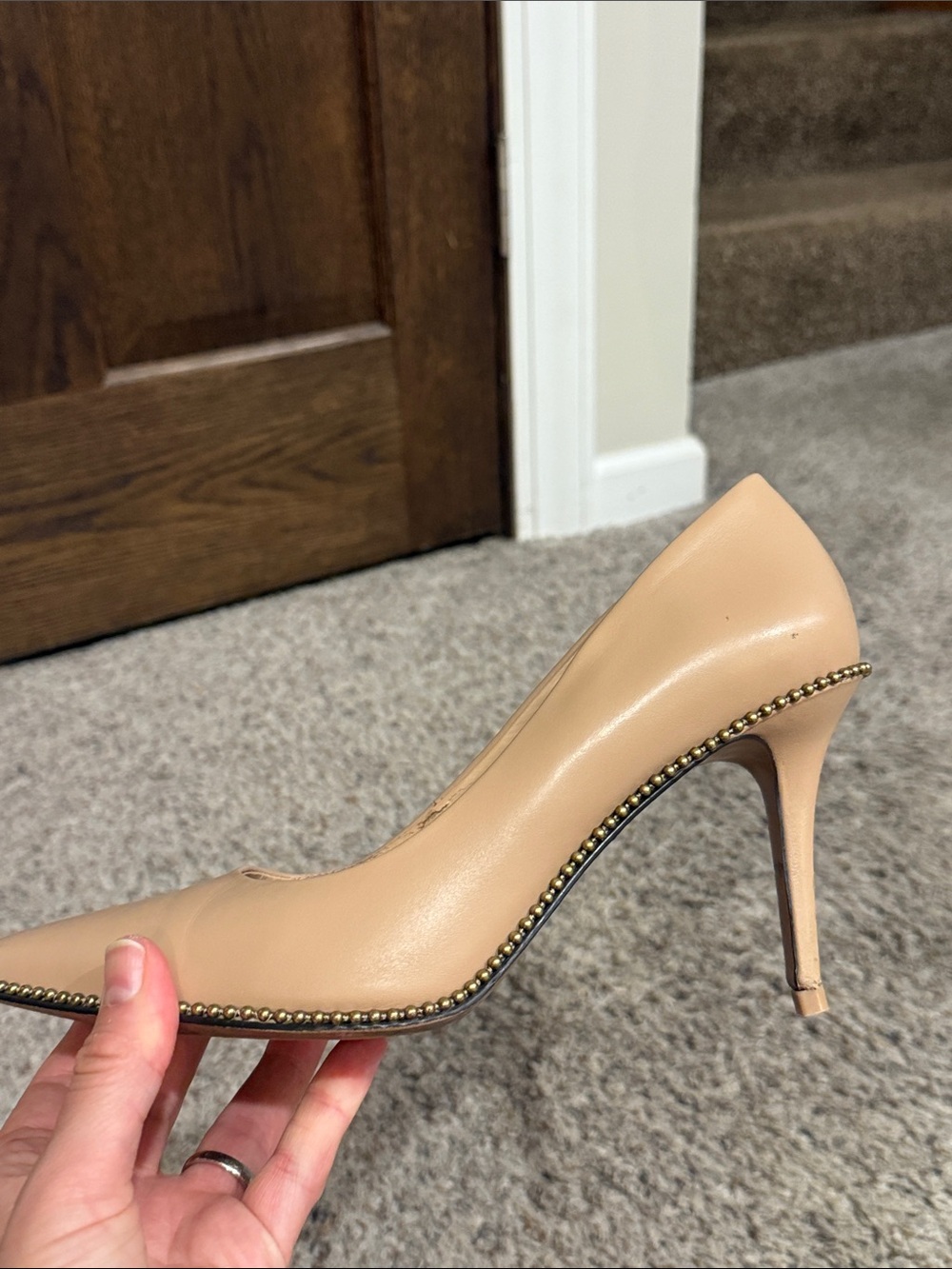 Coach Tan Nude Cream Pointed-Toe Gold Stud Trim Pumps Size 8 - Picture 15 of 16
